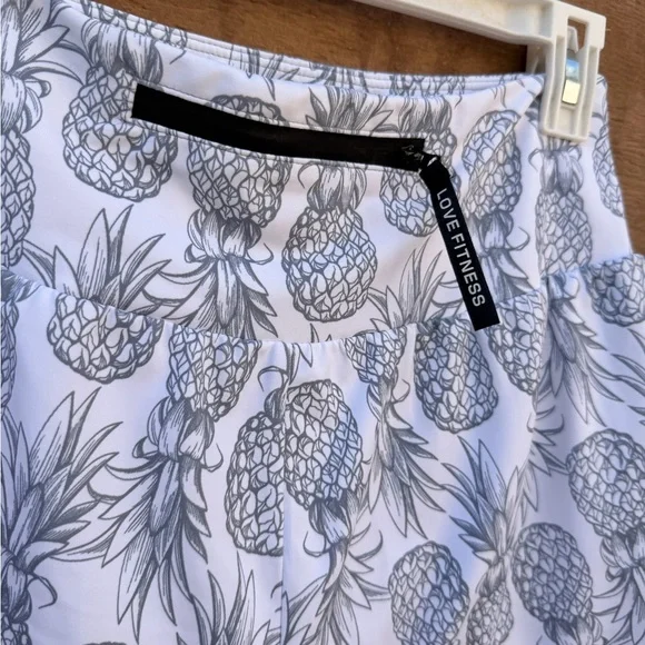 Women’s Love Fitness Pineapple Runners athletic shorts in white and gra - Picture 7 of 12